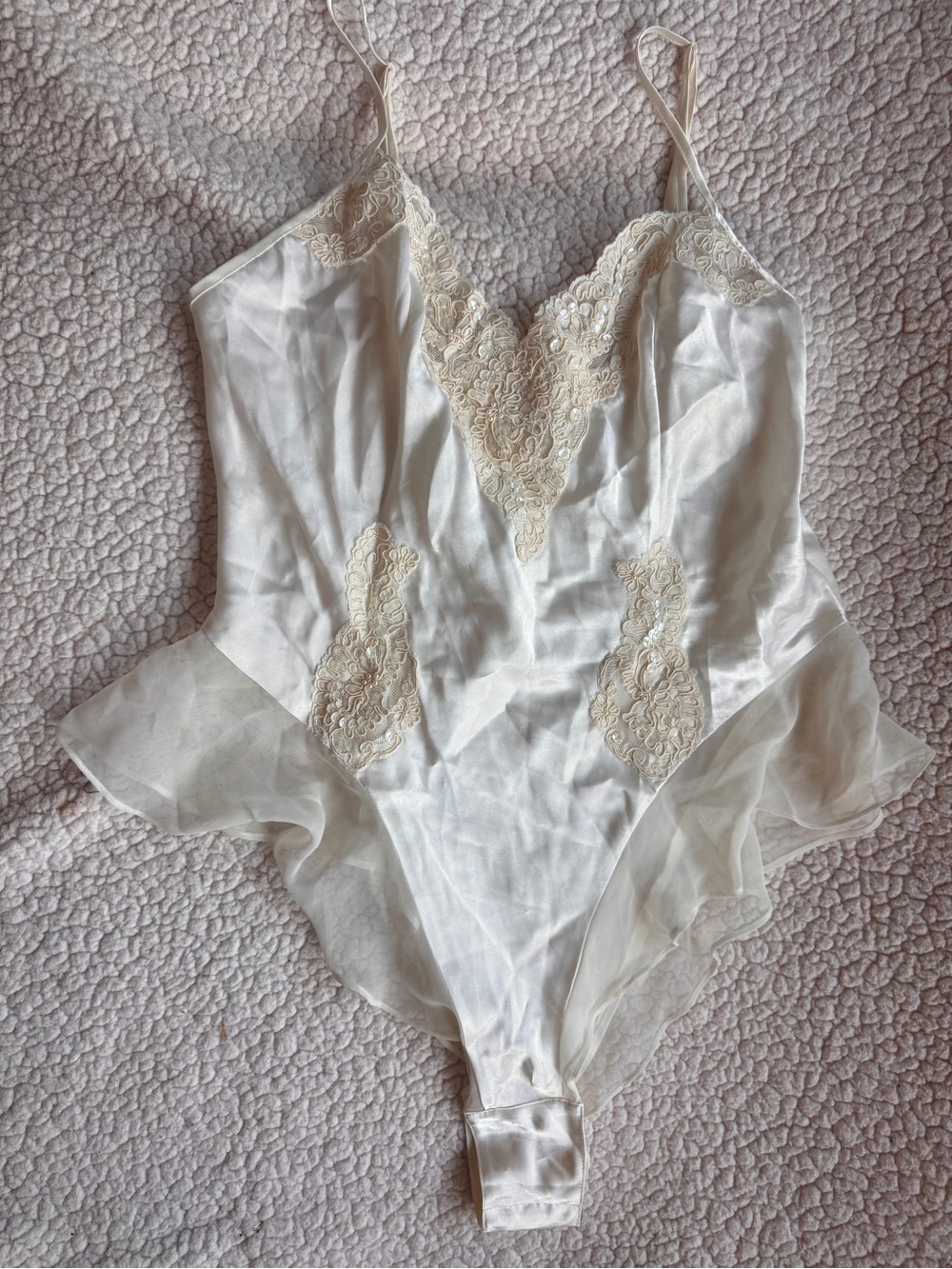 Vintage Y2K Victoria’s Secret Ivory Satin Lace Teddy bodysuit Flutter Mesh